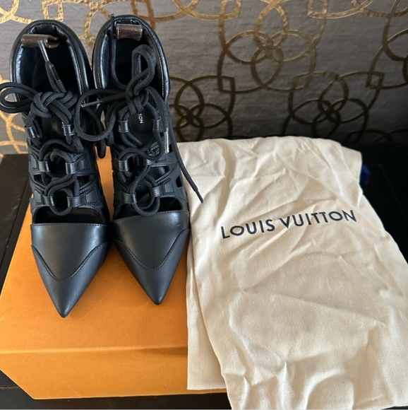 Authentic Louis Vuitton Black Streamline Heels - Picture 14 of 14